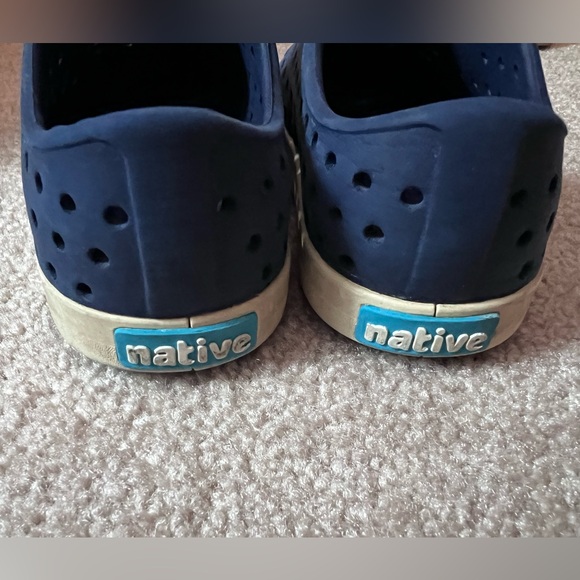 Size 8 Boys Native Shoes - Picture 5 of 7
